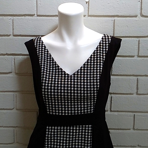 New York & Company Black/White Ruffle Sheath Dress. Size S/M - Picture 2 of 12